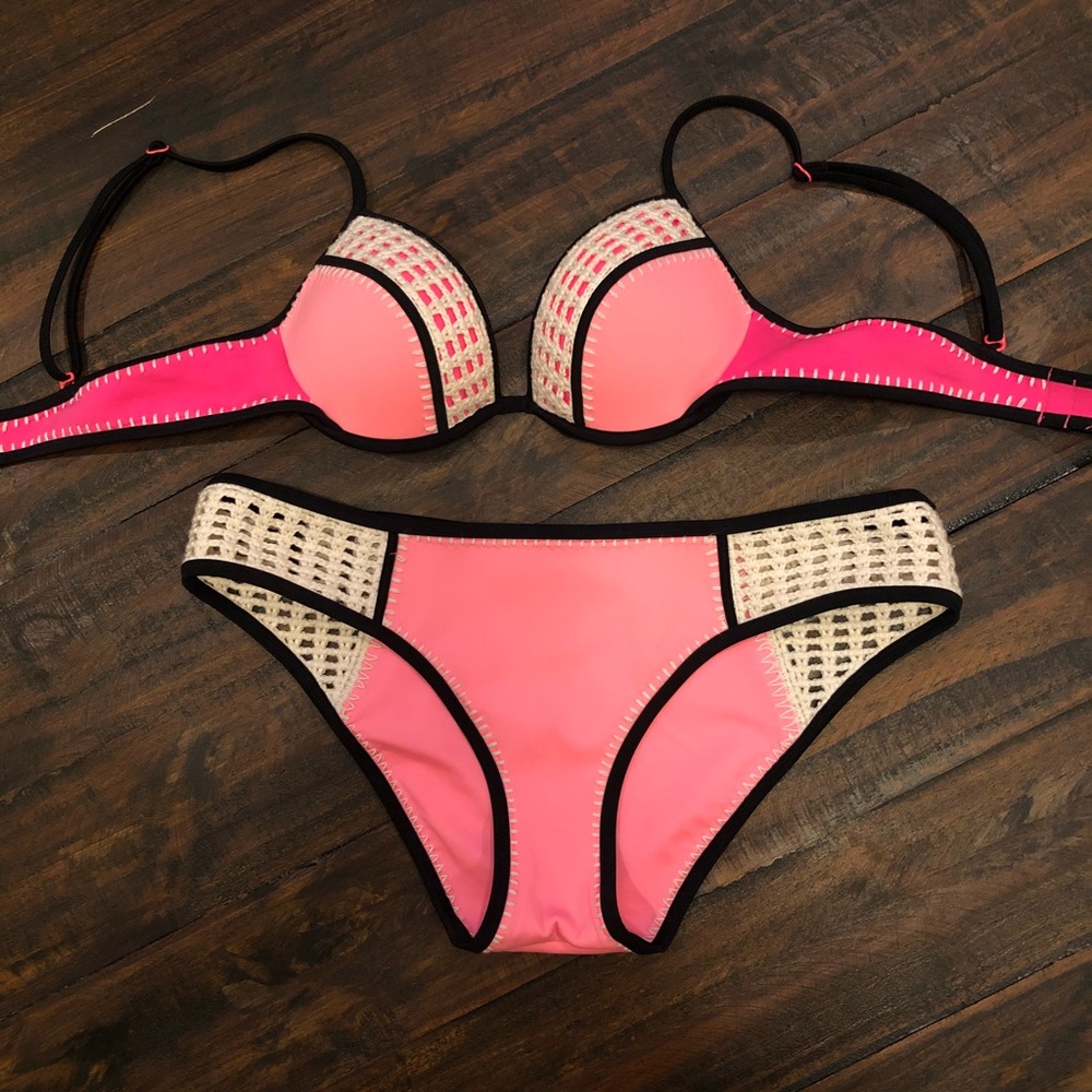 Victoria Secret bikini - Picture 2 of 8